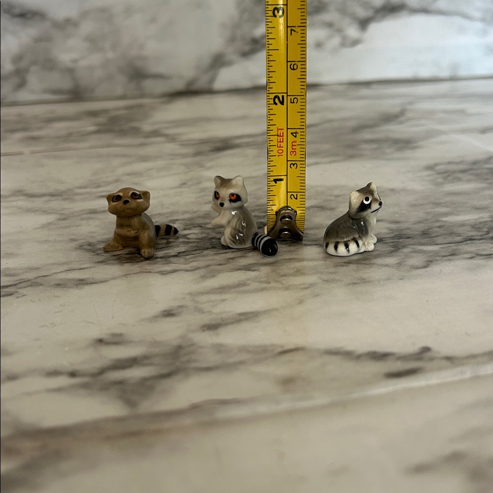 Set 3 raccoon figurines trinkets, 1 marked Bug house Japan, 1 Bug House Taiwan - Picture 2 of 11